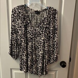 Elegant Black and White Leaf Print Blouse